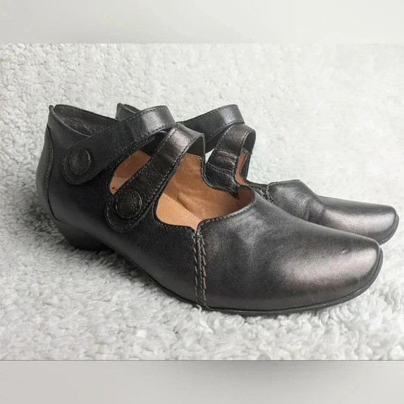 THINK ! Women small Heel leather Bronze shoes Made in Italy size 37 = 6 us - Picture 1 of 14